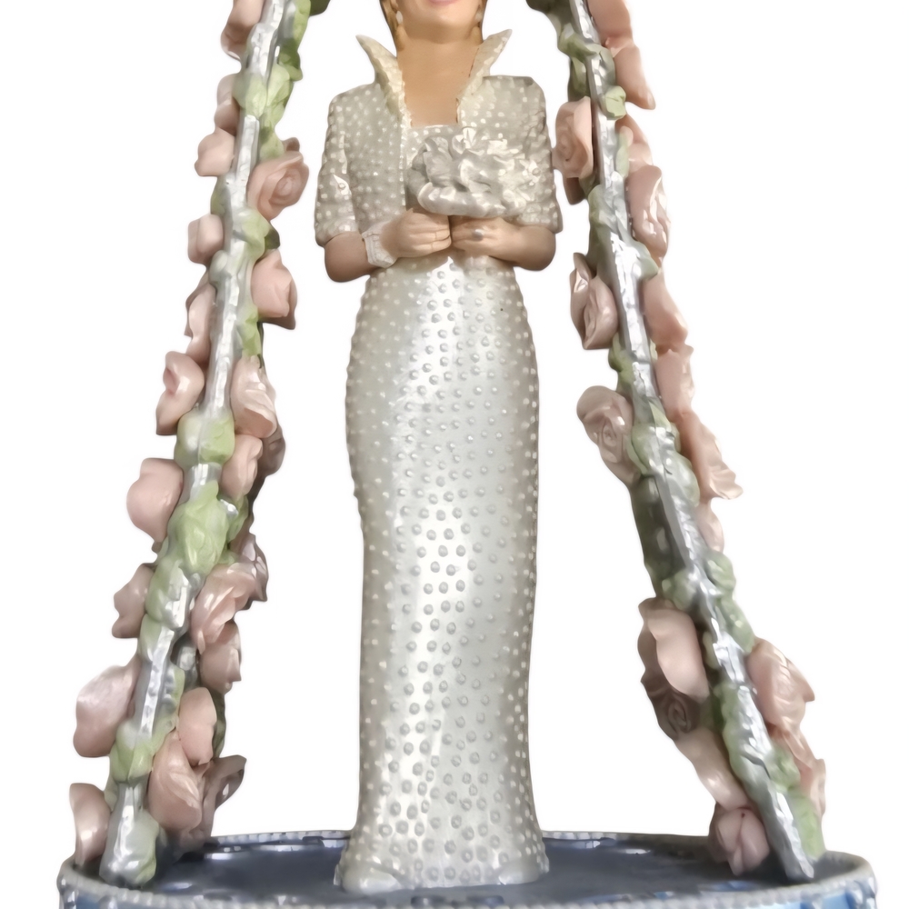Princess Diana Collectible Figurine
Beautifully crafted collectible figurine of